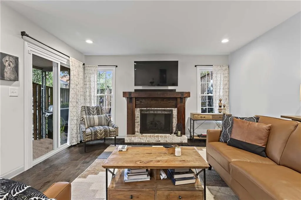 4620 Wieuca Road Ne Unit 72, Atlanta, Georgia 30342, 3 Bedrooms Bedrooms, ,3 BathroomsBathrooms,Residential,For Sale,4620 Wieuca Road Ne Unit 72,7646634