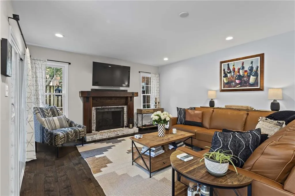 4620 Wieuca Road Ne Unit 72, Atlanta, Georgia 30342, 3 Bedrooms Bedrooms, ,3 BathroomsBathrooms,Residential,For Sale,4620 Wieuca Road Ne Unit 72,7646634