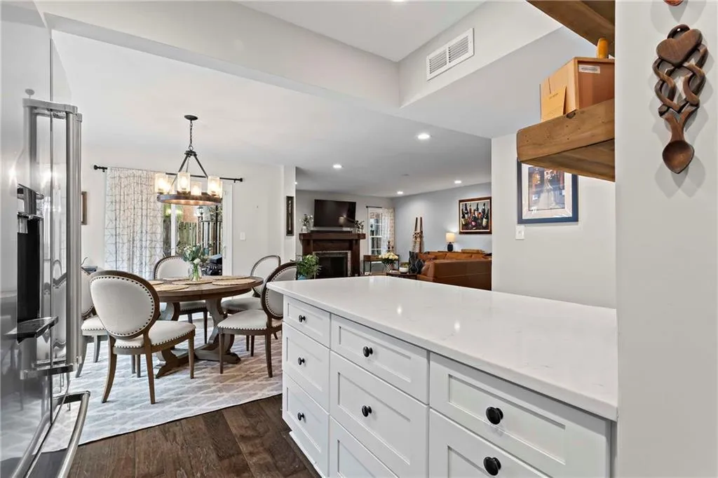 4620 Wieuca Road Ne Unit 72, Atlanta, Georgia 30342, 3 Bedrooms Bedrooms, ,3 BathroomsBathrooms,Residential,For Sale,4620 Wieuca Road Ne Unit 72,7646634