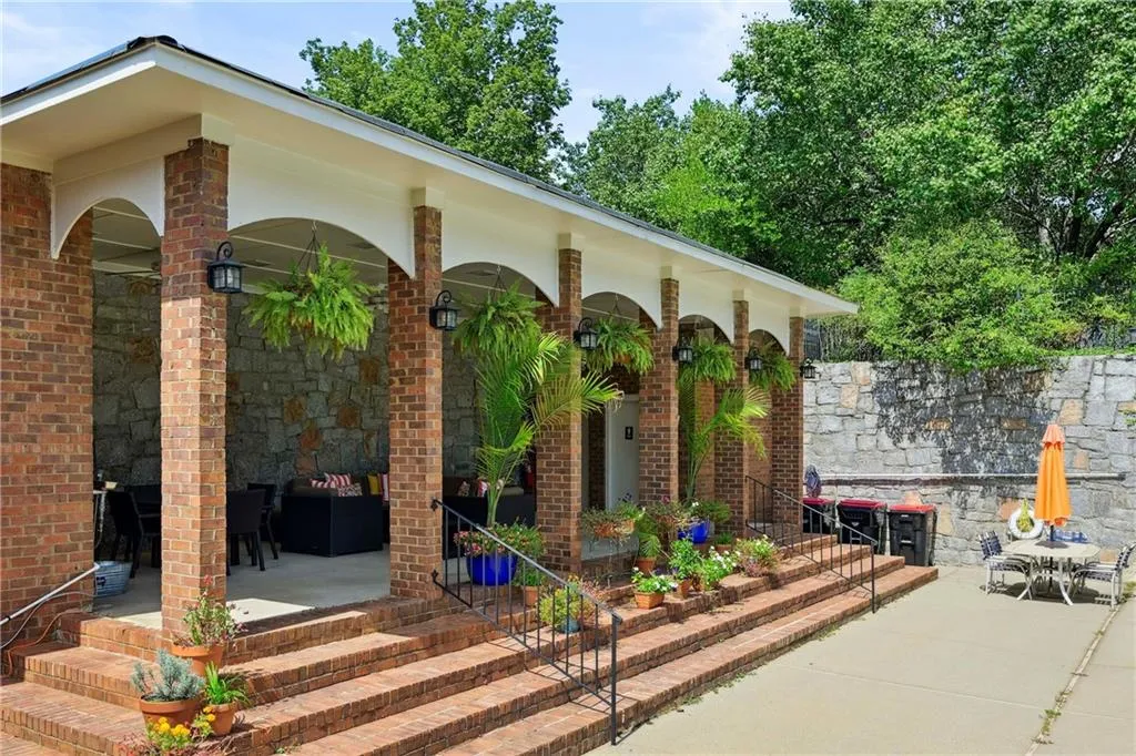 4620 Wieuca Road Ne Unit 72, Atlanta, Georgia 30342, 3 Bedrooms Bedrooms, ,3 BathroomsBathrooms,Residential,For Sale,4620 Wieuca Road Ne Unit 72,7646634