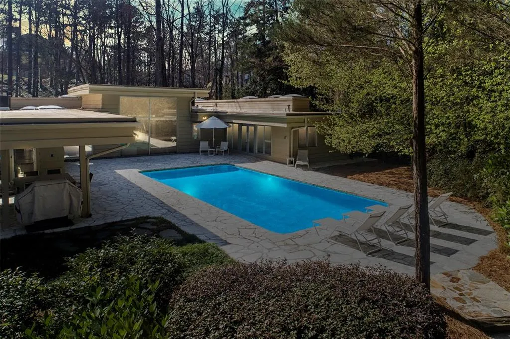 5635 Lake Island Drive, Sandy Springs, Georgia 30327, 5 Bedrooms Bedrooms, ,5 BathroomsBathrooms,Residential,Sold,5635 Lake Island Drive,6518145