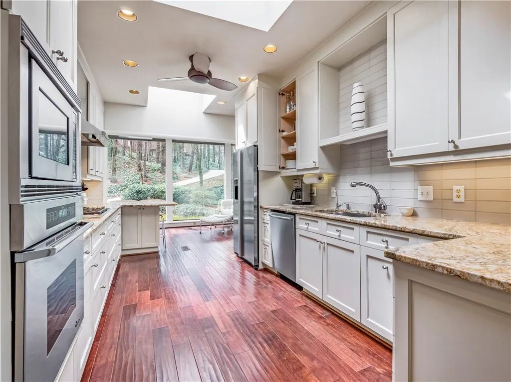 5635 Lake Island Drive, Sandy Springs, Georgia 30327, 5 Bedrooms Bedrooms, ,5 BathroomsBathrooms,Residential,Sold,5635 Lake Island Drive,6518145