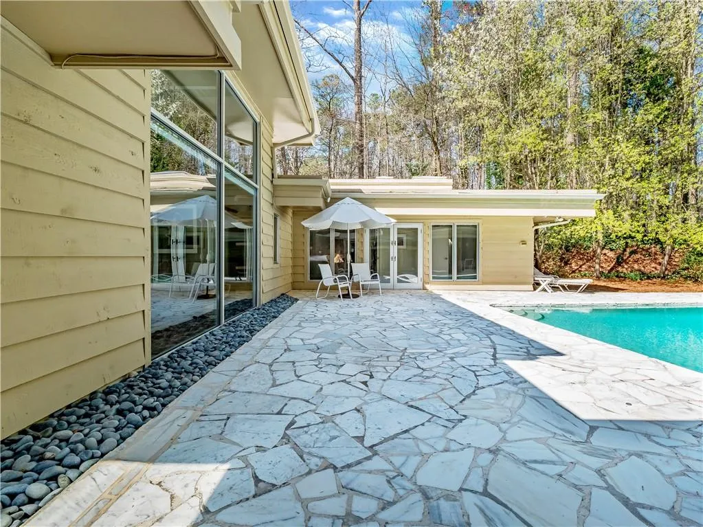 5635 Lake Island Drive, Sandy Springs, Georgia 30327, 5 Bedrooms Bedrooms, ,5 BathroomsBathrooms,Residential,Sold,5635 Lake Island Drive,6518145