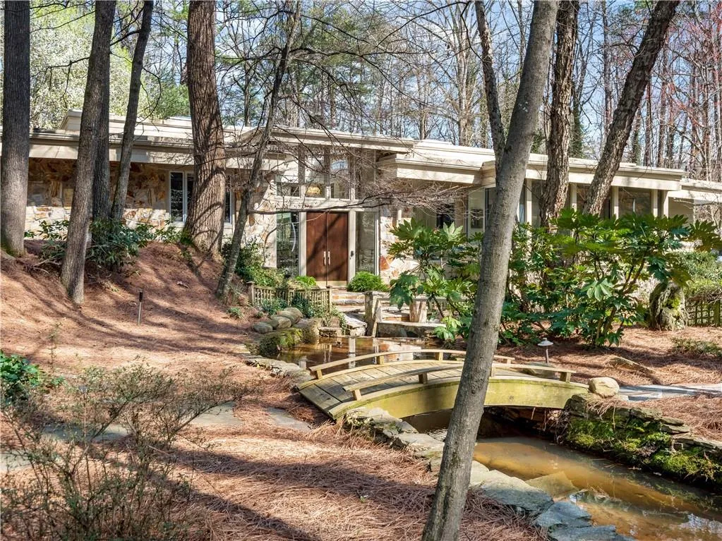5635 Lake Island Drive, Sandy Springs, Georgia 30327, 5 Bedrooms Bedrooms, ,5 BathroomsBathrooms,Residential,Sold,5635 Lake Island Drive,6518145