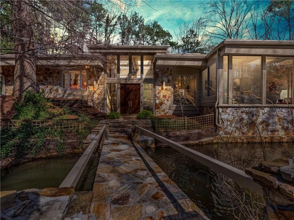 5635 Lake Island Drive, Sandy Springs, Georgia 30327, 5 Bedrooms Bedrooms, ,5 BathroomsBathrooms,Residential,Sold,5635 Lake Island Drive,6518145