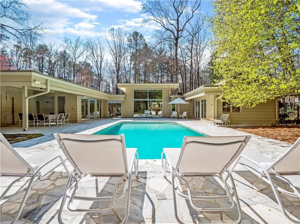 5635 Lake Island Drive, Sandy Springs, Georgia 30327, 5 Bedrooms Bedrooms, ,5 BathroomsBathrooms,Residential,Sold,5635 Lake Island Drive,6518145