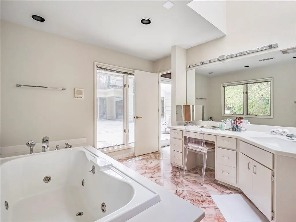 5635 Lake Island Drive, Sandy Springs, Georgia 30327, 5 Bedrooms Bedrooms, ,5 BathroomsBathrooms,Residential,Sold,5635 Lake Island Drive,6518145