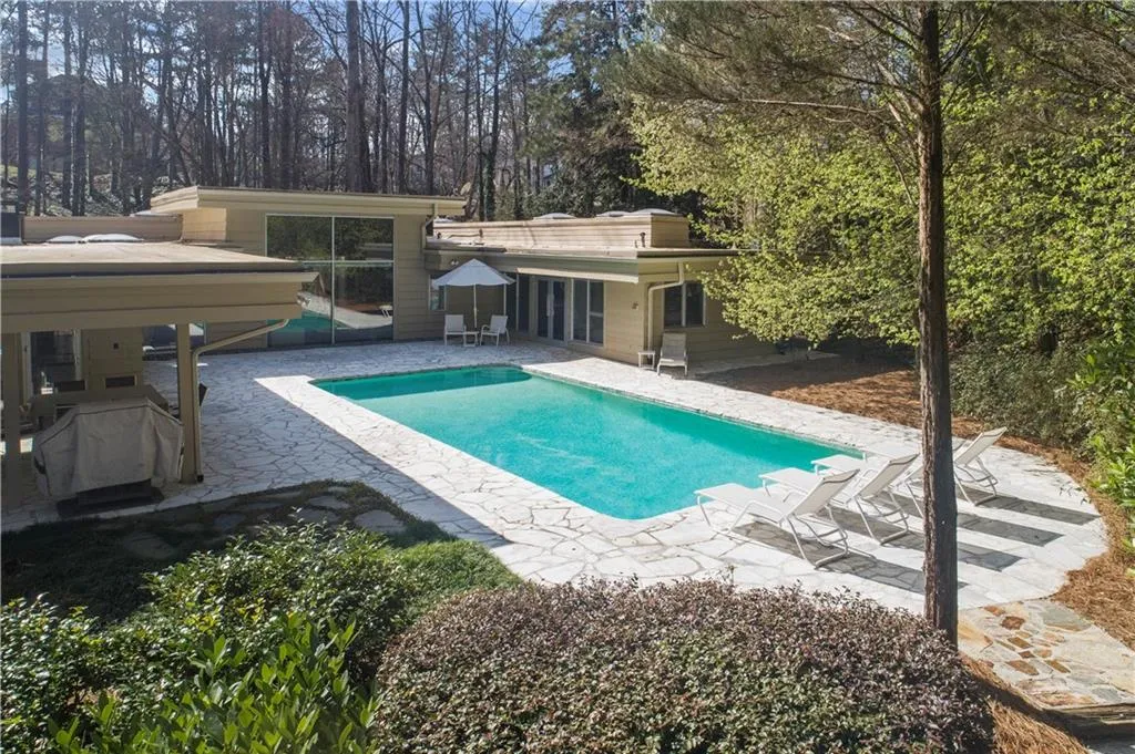 5635 Lake Island Drive, Sandy Springs, Georgia 30327, 5 Bedrooms Bedrooms, ,5 BathroomsBathrooms,Residential,Sold,5635 Lake Island Drive,6518145