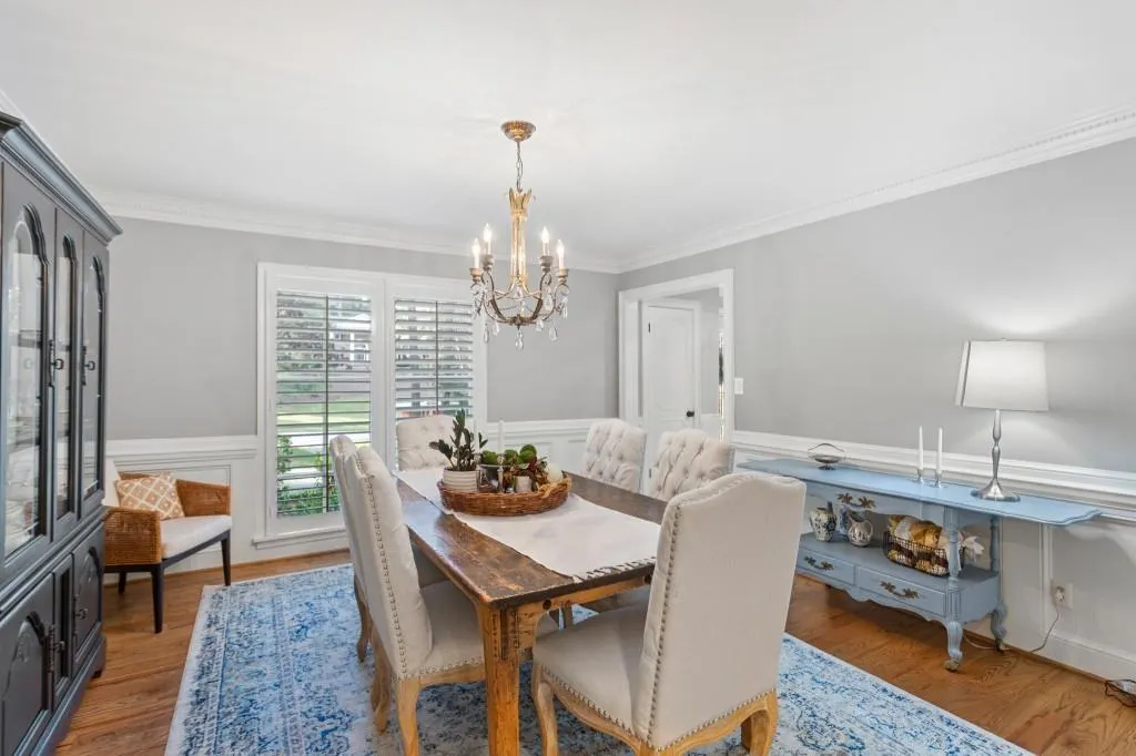 1890 Old Dominion Drive, Sandy Springs, Georgia 30350, 5 Bedrooms Bedrooms, ,4 BathroomsBathrooms,Residential,Sold,1890 Old Dominion Drive,6958785