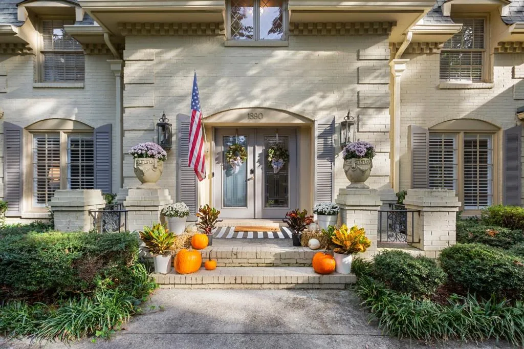 1890 Old Dominion Drive, Sandy Springs, Georgia 30350, 5 Bedrooms Bedrooms, ,4 BathroomsBathrooms,Residential,Sold,1890 Old Dominion Drive,6958785