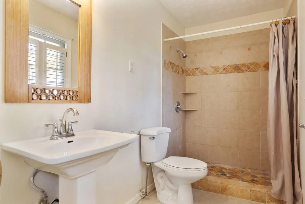 1305 Old Woodbine Road, Sandy Springs, Georgia 30319, 3 Bedrooms Bedrooms, ,2 BathroomsBathrooms,Residential,Sold,1305 Old Woodbine Road,6669740