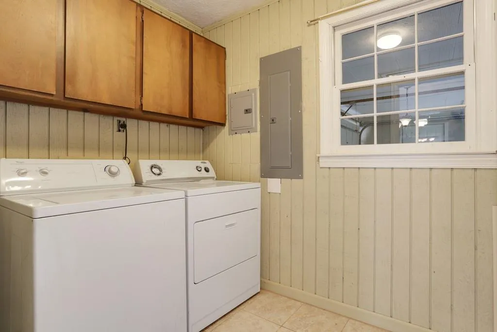 1305 Old Woodbine Road, Sandy Springs, Georgia 30319, 3 Bedrooms Bedrooms, ,2 BathroomsBathrooms,Residential,Sold,1305 Old Woodbine Road,6669740
