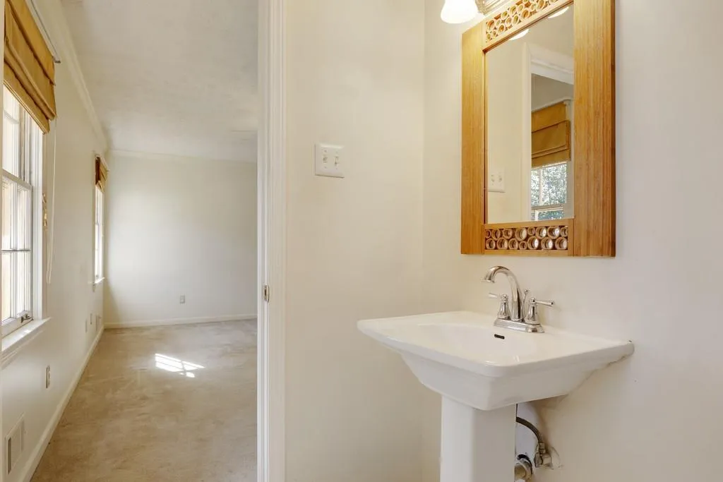 1305 Old Woodbine Road, Sandy Springs, Georgia 30319, 3 Bedrooms Bedrooms, ,2 BathroomsBathrooms,Residential,Sold,1305 Old Woodbine Road,6669740