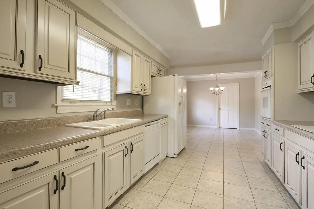 1305 Old Woodbine Road, Sandy Springs, Georgia 30319, 3 Bedrooms Bedrooms, ,2 BathroomsBathrooms,Residential,Sold,1305 Old Woodbine Road,6669740