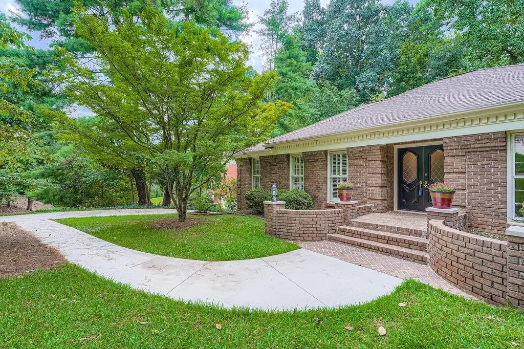 485 N Harbor Drive, Atlanta, Georgia 30328, 5 Bedrooms Bedrooms, ,4 BathroomsBathrooms,Residential,For Sale,485 N Harbor Drive,7625052