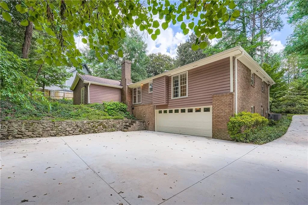 485 N Harbor Drive, Atlanta, Georgia 30328, 5 Bedrooms Bedrooms, ,4 BathroomsBathrooms,Residential,For Sale,485 N Harbor Drive,7625052