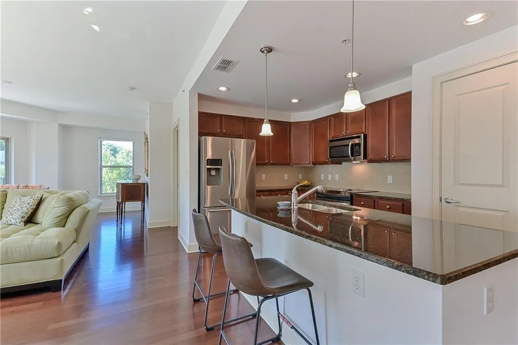 200 River Vista Drive Unit 530, Atlanta, Georgia 30339, 2 Bedrooms Bedrooms, ,2 BathroomsBathrooms,Residential,Sold,200 River Vista Drive Unit 530,6610163