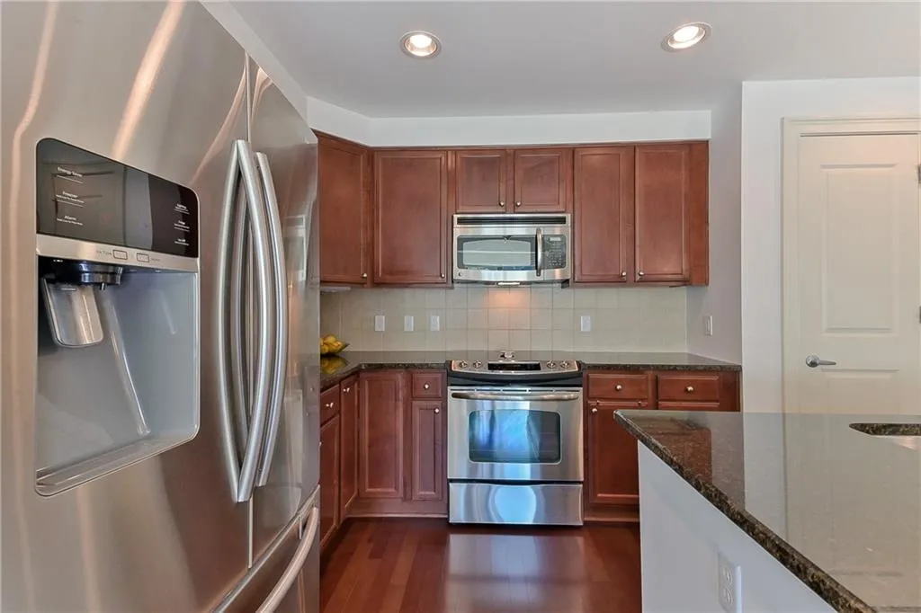 200 River Vista Drive Unit 530, Atlanta, Georgia 30339, 2 Bedrooms Bedrooms, ,2 BathroomsBathrooms,Residential,Sold,200 River Vista Drive Unit 530,6610163