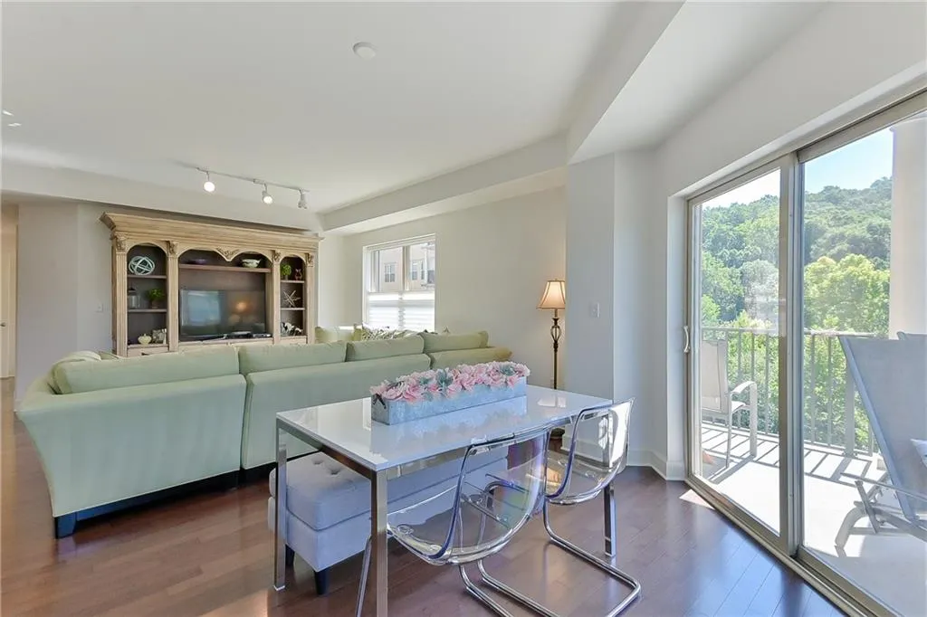 200 River Vista Drive Unit 530, Atlanta, Georgia 30339, 2 Bedrooms Bedrooms, ,2 BathroomsBathrooms,Residential,Sold,200 River Vista Drive Unit 530,6610163