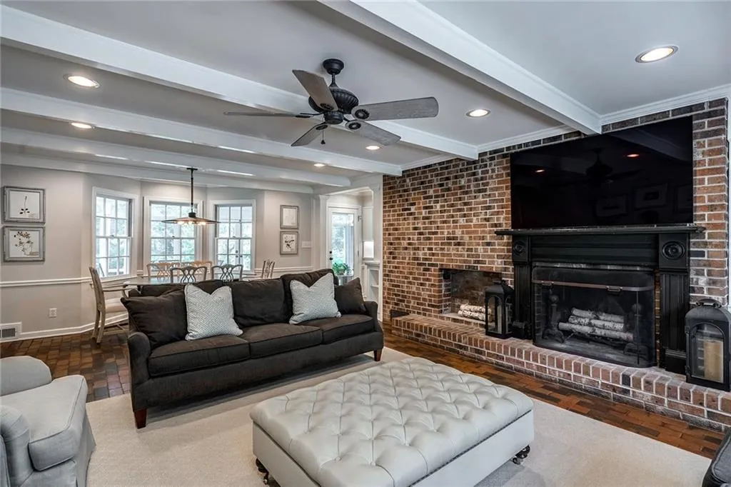 5590 Lake Island Drive, Atlanta, Georgia 30327, 4 Bedrooms Bedrooms, ,4 BathroomsBathrooms,Residential,Sold,5590 Lake Island Drive,6801197