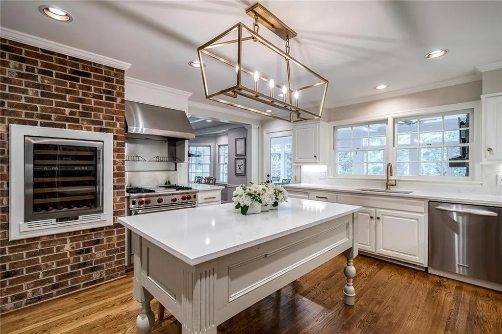 5590 Lake Island Drive, Atlanta, Georgia 30327, 4 Bedrooms Bedrooms, ,4 BathroomsBathrooms,Residential,Sold,5590 Lake Island Drive,6801197