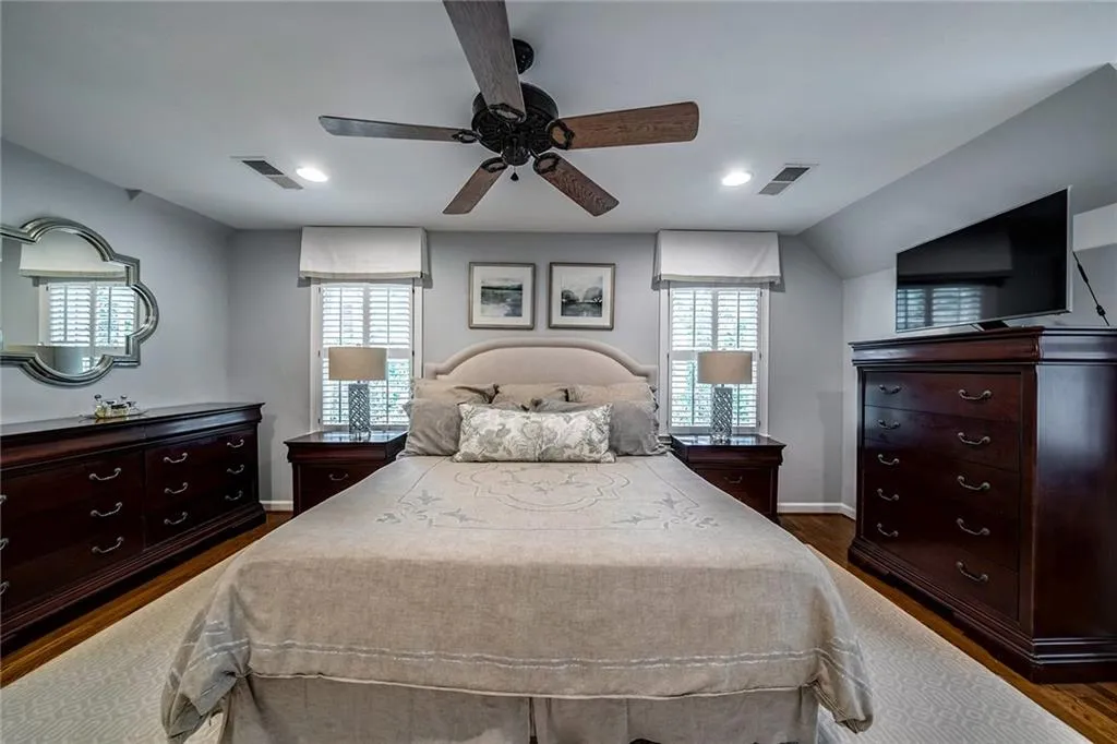 5590 Lake Island Drive, Atlanta, Georgia 30327, 4 Bedrooms Bedrooms, ,4 BathroomsBathrooms,Residential,Sold,5590 Lake Island Drive,6801197