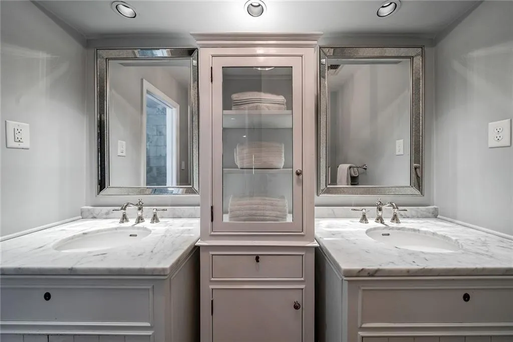 5590 Lake Island Drive, Atlanta, Georgia 30327, 4 Bedrooms Bedrooms, ,4 BathroomsBathrooms,Residential,Sold,5590 Lake Island Drive,6801197