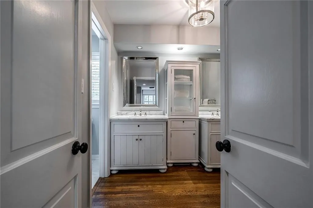 5590 Lake Island Drive, Atlanta, Georgia 30327, 4 Bedrooms Bedrooms, ,4 BathroomsBathrooms,Residential,Sold,5590 Lake Island Drive,6801197