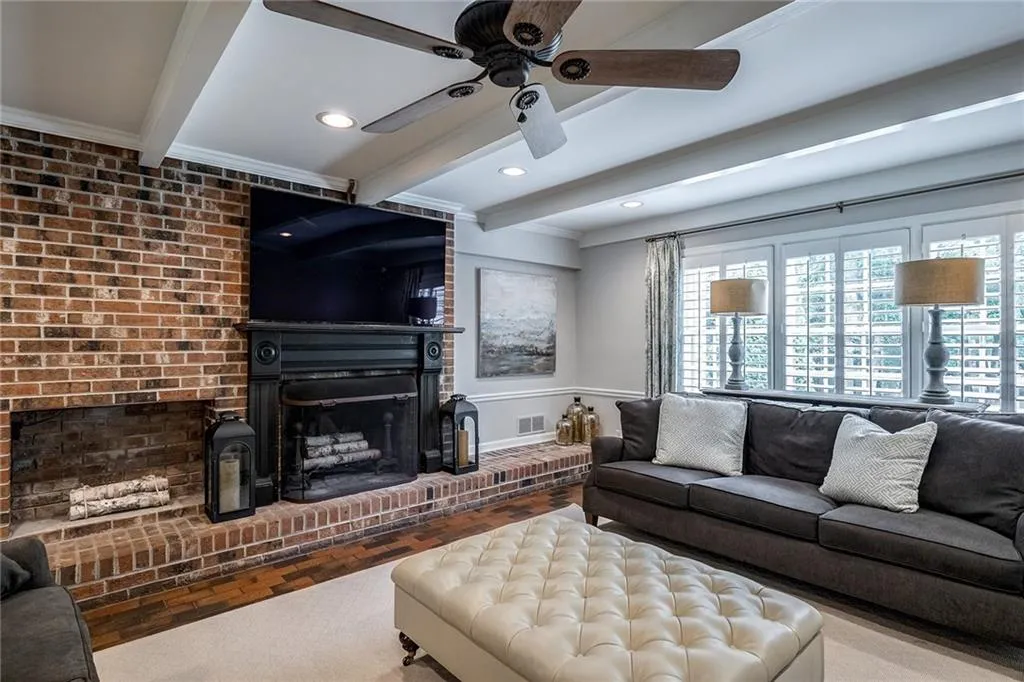 5590 Lake Island Drive, Atlanta, Georgia 30327, 4 Bedrooms Bedrooms, ,4 BathroomsBathrooms,Residential,Sold,5590 Lake Island Drive,6801197