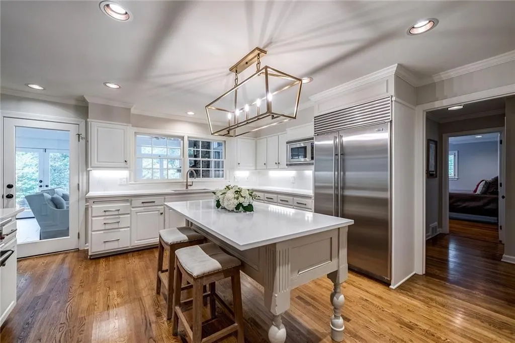 5590 Lake Island Drive, Atlanta, Georgia 30327, 4 Bedrooms Bedrooms, ,4 BathroomsBathrooms,Residential,Sold,5590 Lake Island Drive,6801197
