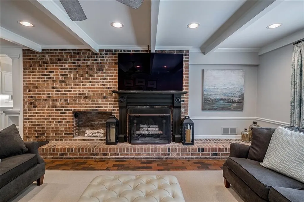 5590 Lake Island Drive, Atlanta, Georgia 30327, 4 Bedrooms Bedrooms, ,4 BathroomsBathrooms,Residential,Sold,5590 Lake Island Drive,6801197