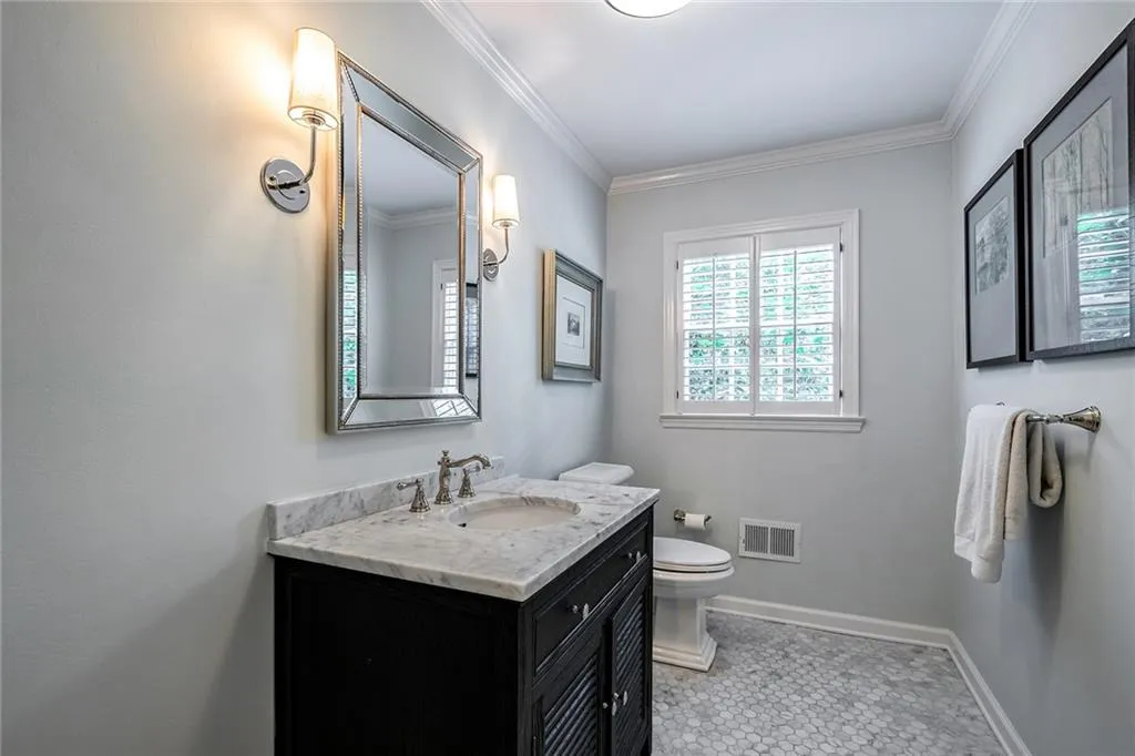 5590 Lake Island Drive, Atlanta, Georgia 30327, 4 Bedrooms Bedrooms, ,4 BathroomsBathrooms,Residential,Sold,5590 Lake Island Drive,6801197