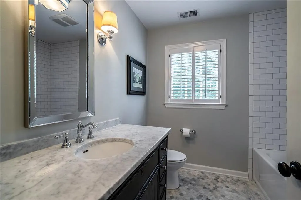 5590 Lake Island Drive, Atlanta, Georgia 30327, 4 Bedrooms Bedrooms, ,4 BathroomsBathrooms,Residential,Sold,5590 Lake Island Drive,6801197