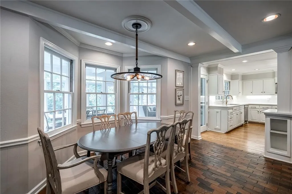 5590 Lake Island Drive, Atlanta, Georgia 30327, 4 Bedrooms Bedrooms, ,4 BathroomsBathrooms,Residential,Sold,5590 Lake Island Drive,6801197