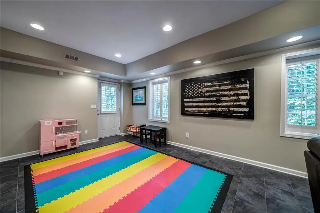 5590 Lake Island Drive, Atlanta, Georgia 30327, 4 Bedrooms Bedrooms, ,4 BathroomsBathrooms,Residential,Sold,5590 Lake Island Drive,6801197