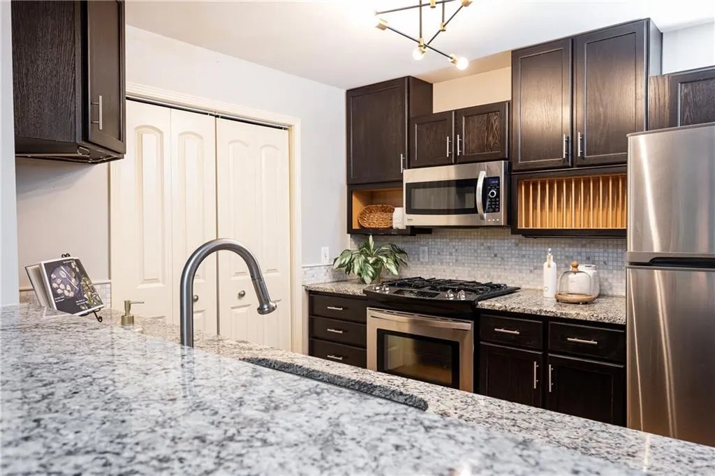 602 Bainbridge Drive Unit 602, Atlanta, Georgia 30327, 2 Bedrooms Bedrooms, ,2 BathroomsBathrooms,Residential,For Sale,602 Bainbridge Drive Unit 602,7622998
