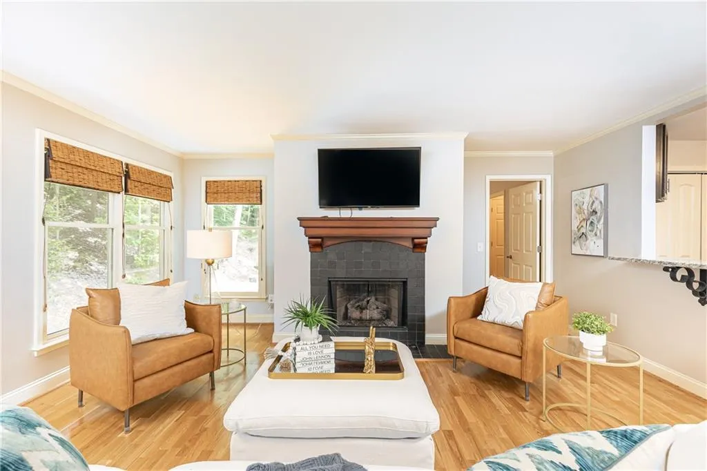 602 Bainbridge Drive Unit 602, Atlanta, Georgia 30327, 2 Bedrooms Bedrooms, ,2 BathroomsBathrooms,Residential,For Sale,602 Bainbridge Drive Unit 602,7622998