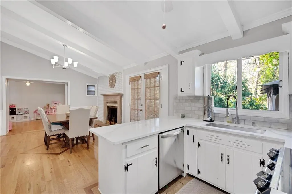 6426 Wright Road, Atlanta, Georgia 30328, 4 Bedrooms Bedrooms, ,3 BathroomsBathrooms,Residential,Sold,6426 Wright Road,7488013