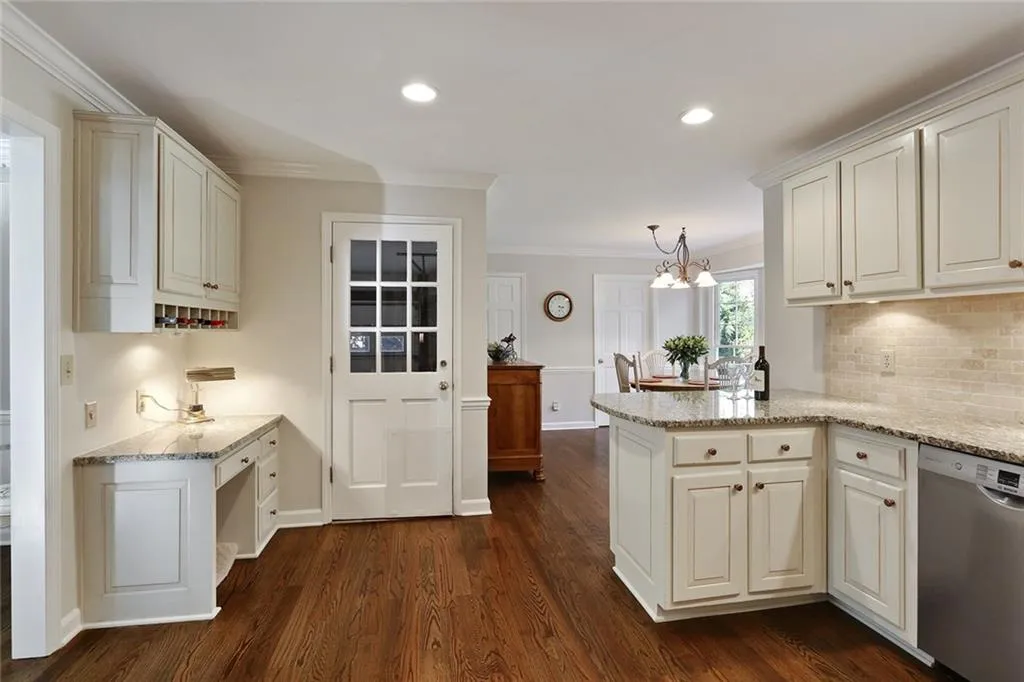 310 Burnt Oak Court, Sandy Springs, Georgia 30328, 4 Bedrooms Bedrooms, ,3 BathroomsBathrooms,Residential,Sold,310 Burnt Oak Court,6098928