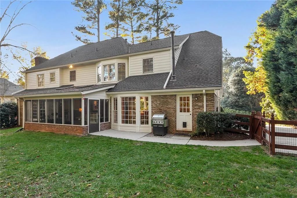 310 Burnt Oak Court, Sandy Springs, Georgia 30328, 4 Bedrooms Bedrooms, ,3 BathroomsBathrooms,Residential,Sold,310 Burnt Oak Court,6098928