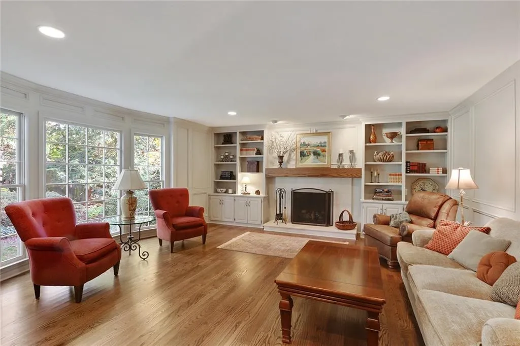 310 Burnt Oak Court, Sandy Springs, Georgia 30328, 4 Bedrooms Bedrooms, ,3 BathroomsBathrooms,Residential,Sold,310 Burnt Oak Court,6098928