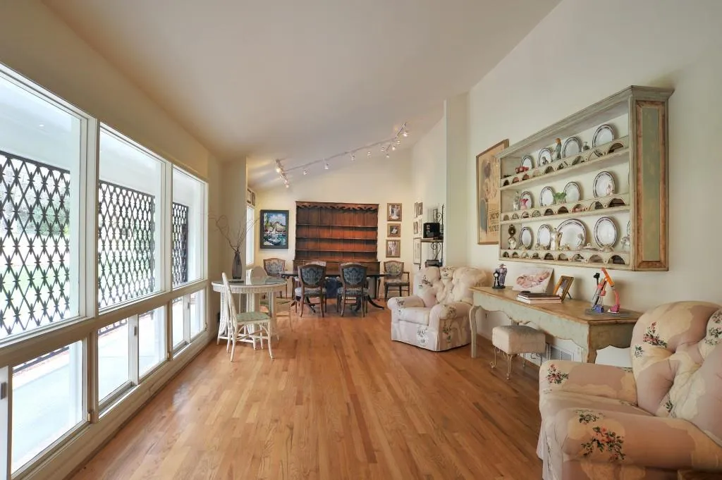 5255 Mount Vernon Parkway, Sandy Springs, Georgia 30327, 5 Bedrooms Bedrooms, ,3 BathroomsBathrooms,Residential,Sold,5255 Mount Vernon Parkway,5968476