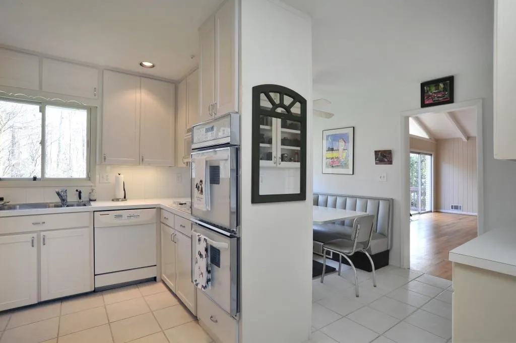 5255 Mount Vernon Parkway, Sandy Springs, Georgia 30327, 5 Bedrooms Bedrooms, ,3 BathroomsBathrooms,Residential,Sold,5255 Mount Vernon Parkway,5968476