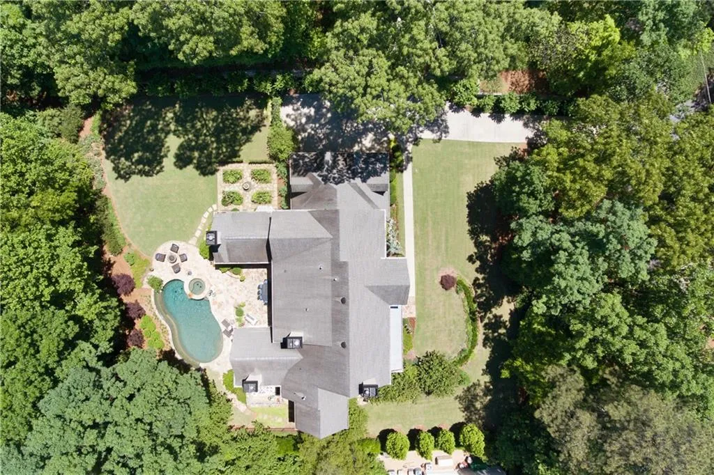 2900 Nancy Creek Road Nw, Atlanta, Georgia 30327, 6 Bedrooms Bedrooms, ,6 BathroomsBathrooms,Residential,Sold,2900 Nancy Creek Road Nw,5842503