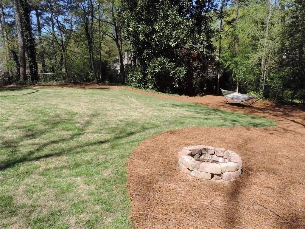 4246 Peachtree Dunwoody Road Ne, Atlanta, Georgia 30342, 3 Bedrooms Bedrooms, ,2 BathroomsBathrooms,Residential,Sold,4246 Peachtree Dunwoody Road Ne,5826918