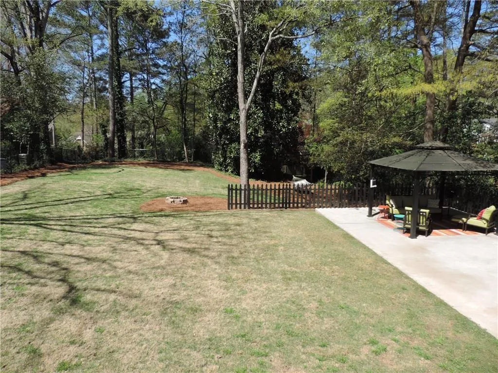 4246 Peachtree Dunwoody Road Ne, Atlanta, Georgia 30342, 3 Bedrooms Bedrooms, ,2 BathroomsBathrooms,Residential,Sold,4246 Peachtree Dunwoody Road Ne,5826918