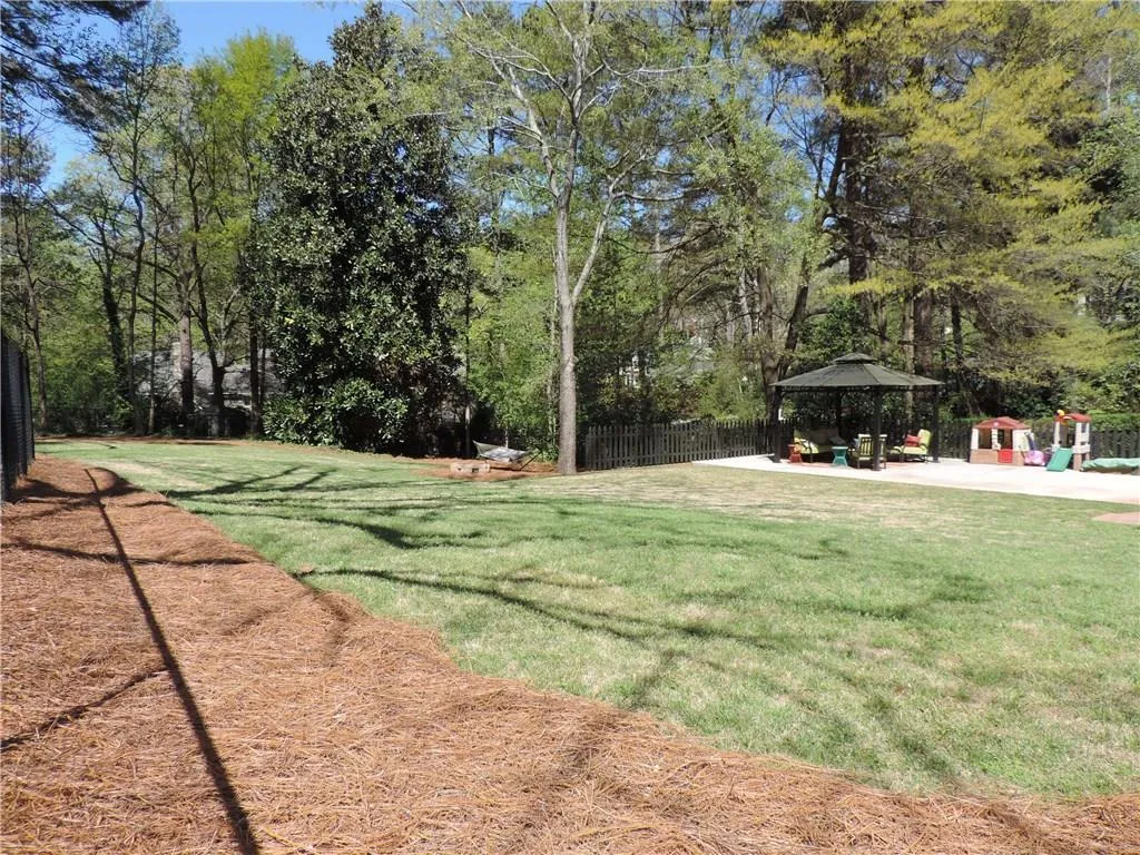 4246 Peachtree Dunwoody Road Ne, Atlanta, Georgia 30342, 3 Bedrooms Bedrooms, ,2 BathroomsBathrooms,Residential,Sold,4246 Peachtree Dunwoody Road Ne,5826918