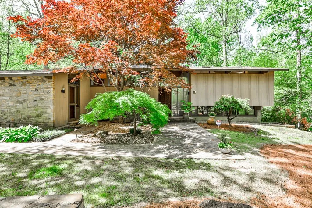 45 Seville Chase, Atlanta, Georgia 30328, 3 Bedrooms Bedrooms, ,2 BathroomsBathrooms,Residential,Sold,45 Seville Chase,7035903
