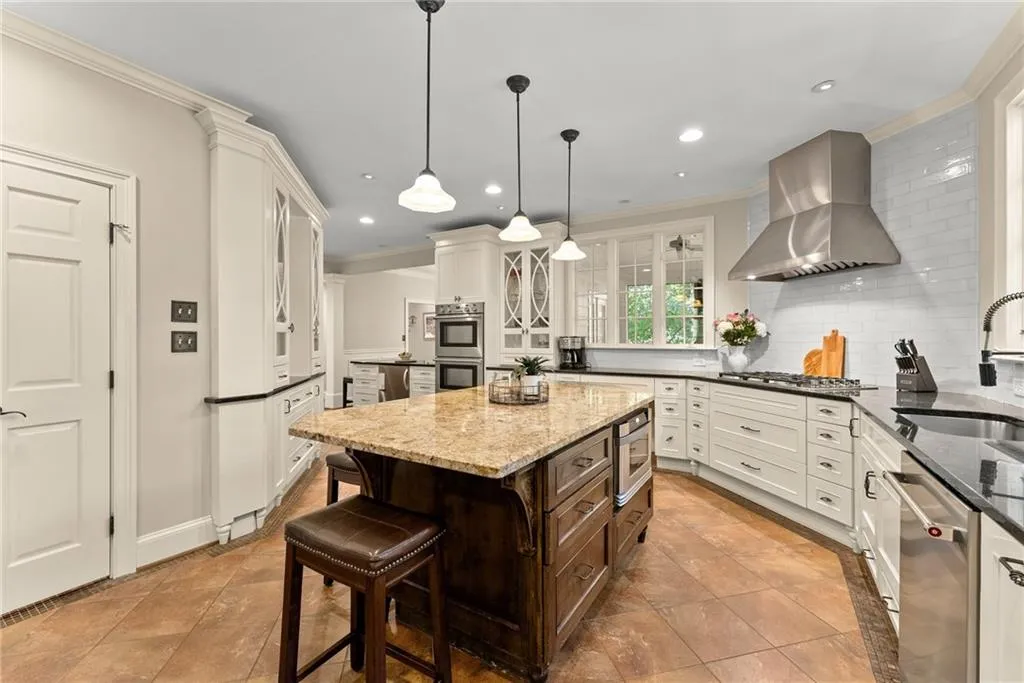 370 Kelson Drive, Atlanta, Georgia 30327, 5 Bedrooms Bedrooms, ,4 BathroomsBathrooms,Residential,Sold,370 Kelson Drive,7385818