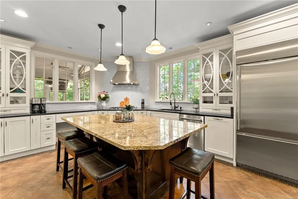370 Kelson Drive, Atlanta, Georgia 30327, 5 Bedrooms Bedrooms, ,4 BathroomsBathrooms,Residential,Sold,370 Kelson Drive,7385818